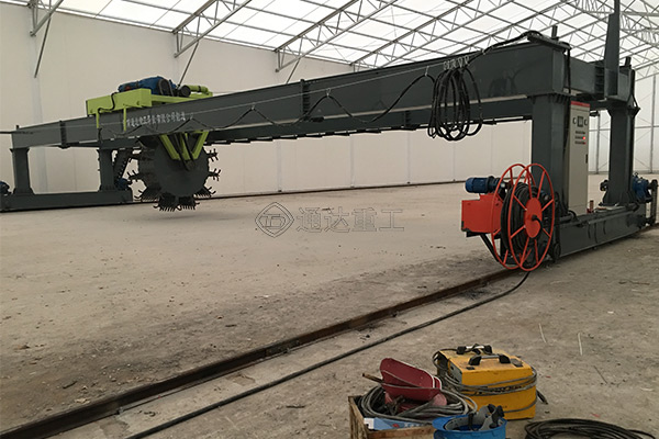 大葉輪有機肥液壓大跨度輪盤翻堆機有升降功能嗎