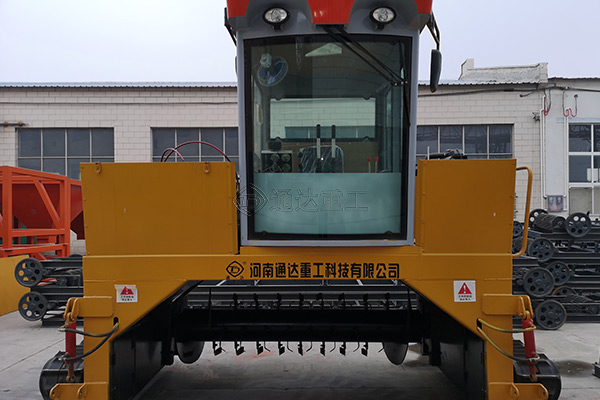 畜禽糞便有機肥履帶翻拋機