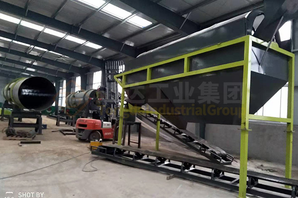  標(biāo)準(zhǔn)化有機(jī)肥廠生產(chǎn)線成套設(shè)備配置有哪幾種?多少錢-河南通達(dá)重工科技有限公司