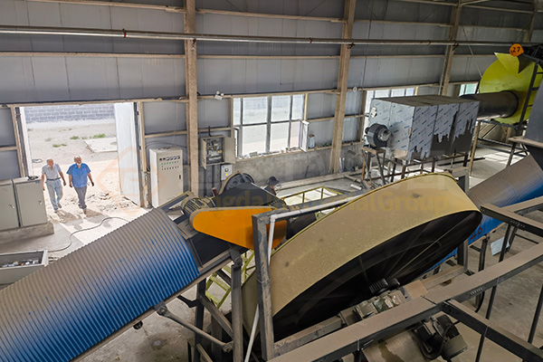 中藥藥渣制造有機肥設備配置有哪些?用藥渣原材料辦有機肥廠需要注意什么?